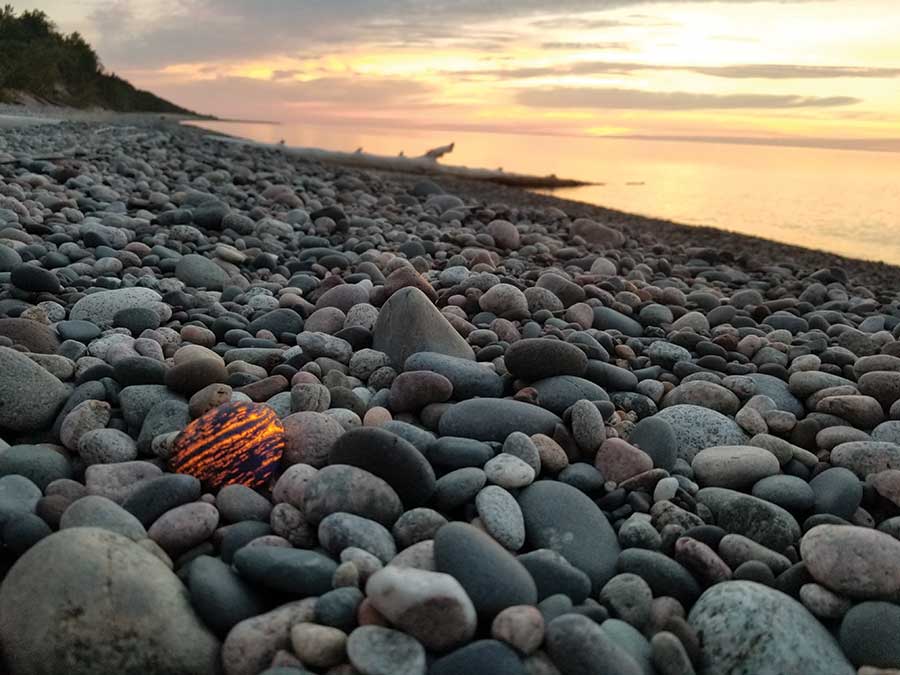 Michigan Man Discovers Strange Glowing Rocks In The Upper Peninsula