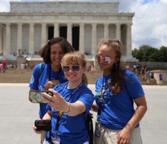 Are You Up for an Amazing Adventure? Apply for Youth Tour 2023!