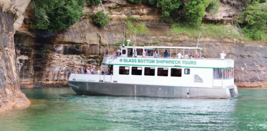 Exploring Lake Superior’s Underwater Wonderland at Pictured Rocks