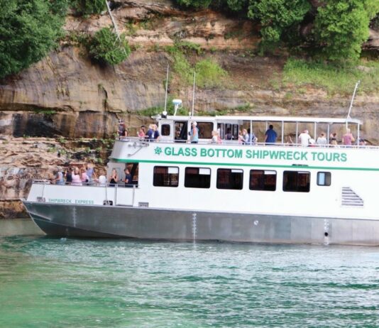 Exploring Lake Superior’s Underwater Wonderland at Pictured Rocks